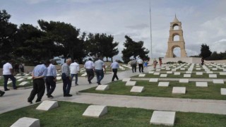 Çanakkalede şehit düşen dedelerini unutmadılar