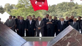 CHP Genel Başkanı Kılıçdaroğlu, Özal ve Menderesin anıt mezarlarını ziyaret etti