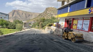 Çukurcada yol asfaltlama çalışması