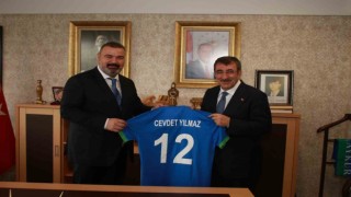Cumhurbaşkanı Yardımcısı Yılmaz, Çaykur Rizesporu ziyaret etti