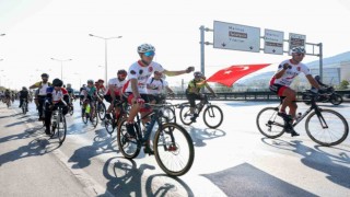 Cumhuriyet için Tophaneden Mudanyaya pedal çevirdiler