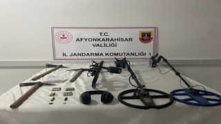 Dedektör ile define arayan 3 kişi jandarma tarafından yakalandı