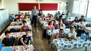 Deprem ondan çok şey aldı ama o öğrencilerini bırakmadı