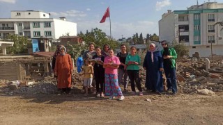 Depremde okulu yıkılan mahalleli yenisinin yapılmasını istiyor