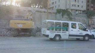 Hatay'da enkazdan ceset çıktı