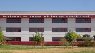 Dicle Üniversitesinde eski kız öğrenci dekan yardımcısını bıçakladı