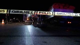 Dinamit yüklü kamyon devrildi