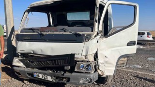 Diyarbakırda 3 aracın karıştığı kazada 2si bebek 6 kişi yaralandı