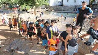Diyarbakırda süs havuzuna giren çocuklar olimpik havuza götürüldü