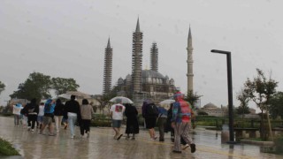 Edirnede sıcak hava yerini yağmura bıraktı