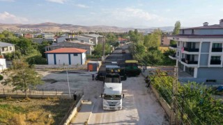 Edremitte asfalt çalışmalarını sürdürüyor