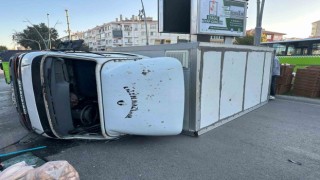 Ekmek servis araçları çarpıştı: 1 yaralı