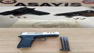 Elazığda bir şüpheli yakalanırken, 3 adet ruhsatsız tabanca ele geçirildi