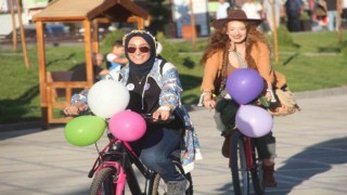 Elazığda Süslü Kadınlar pedal çevirdi