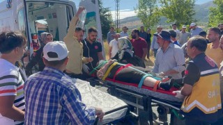 Elazığda tur minibüsü otobüse çarptı: 18 yaralı