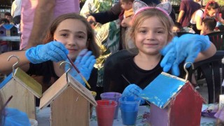 Ellerde bu kez telefon yerine boya fırçası: Çocuklar kuş yuvalarını renklendirdi