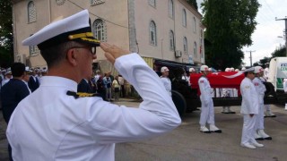 Emekliliğinin ikinci gününde vefat eden Tuğamiral Akçay toprağa verildi