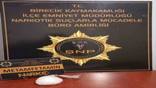 Emniyet kemeri tokasından uyuşturucu çıktı