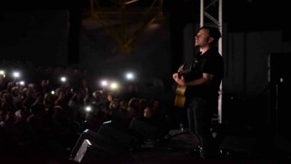 Emre Aydın ‘Bursada sahne almak keyifli dedi, elektrikler kesildi