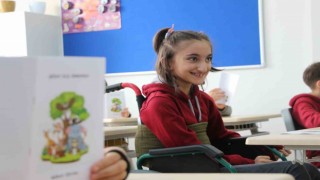 Engelini yendi, hayal dünyasını satırlara döktü