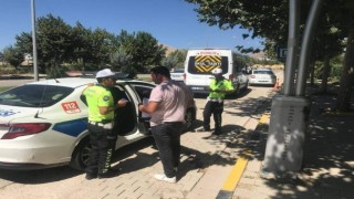 Erganide polis ekipleri servis şoförlerini denetledi