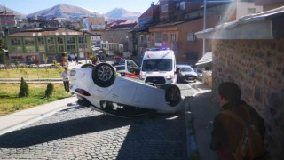 Erzurumda trafik kazası: Araç takla attı