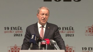 Eski Milli Savunma Bakanı Akardan CHPli Tanrıkuluya TSK tepkisi