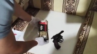 Ev değil cephanelik çıktı, poşet poşet silah ele geçirildi