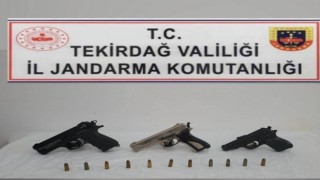 Evden çok sayıda silah çıktı