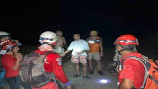 Fethiyede dağlık alanda kaybolan 3 kişi bulundu