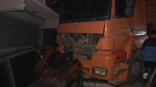 Freni boşalan hafriyat kamyonu 6 otomobile çarparak durabildi