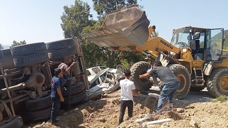 Freni patlayan kamyon mezarlıkta kalabalığın arasına daldı: 5 ölü, 25 yaralı