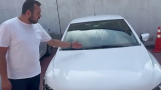 Galerideki otomobilin kaputuna yorgun mermi düştü