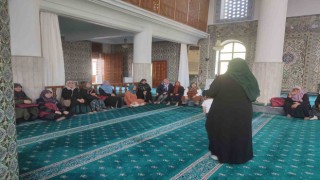 Gedizde Umreye gidecek kadınlara seminer