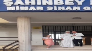 Gelin adayları, saçlarını Şahinbey sosyal tesisinde yaptırıyor