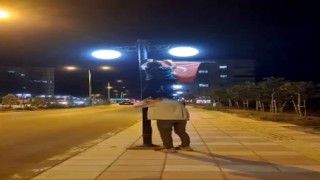 Gençlerin bayrak hassasiyeti duygulandırdı