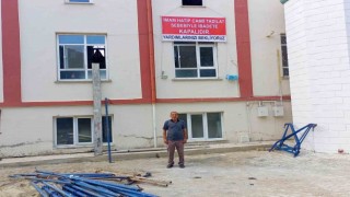 Görev yaptığı camileri yeniliyor