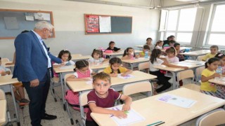 Güder, öğrencileri sevindirdi