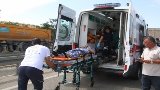 Hafif ticari araç hafriyat kamyonuna çarptı: 4ü çocuk 7 yaralı