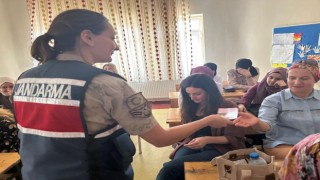 Hakkaride jandarma ekiplerinin bilgilendirme çalışmaları davam ediyor