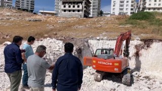 Halfetideki millet bahçesinde yoğun çalışma
