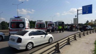 Halk otobüsüyle otomobil çarpıştı, 3 yolcu yaralandı