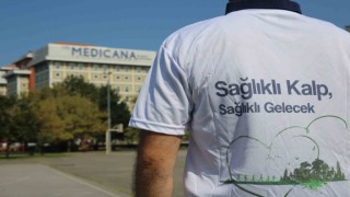 Hastane çalışanları kalp sağlığına dikkat çekmek için yürüdü