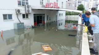 Hastanenin acil servisini sel suyu bastı
