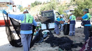 Hatay Belediyesi, Balıkçı Barınağı'nda temizlik çalışması yaptı