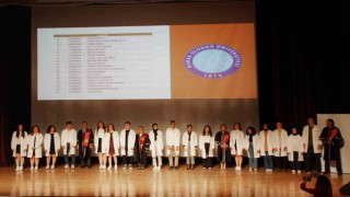Hekim adayları beyaz önlüklerini giydi