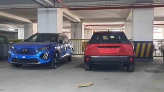 İBBnin Seyrantepedeki İSPARK katlı otoparkında onlarca sıfır araç görüntülendi