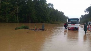 İçişleri Bakanı Yerlikaya: “Kırklarelinde 6 kişi kurtarıldı, 2 kişi hayatını kaybetti, 4 kişi aranıyor