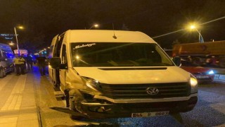 İki aracın karıştığı kazada 2 kişi yaralandı