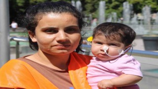 İkizi depremde hayatını kaybeden Aybüke bebeğin yaşam mücadelesi